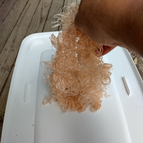 Loose Curly Blonde Doll Hair for Doll Making - Picture 2 of 2